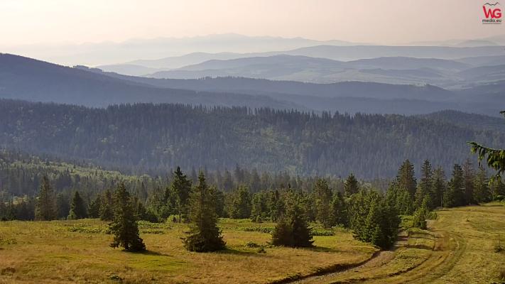 Widok ze Schroniska PTTK na Rysiance widok w kierunku Tatr